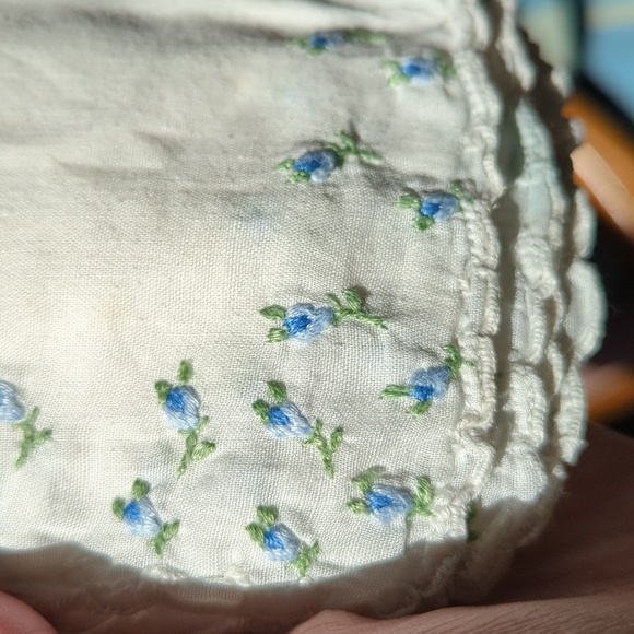 Pair Of Hankies With Blue Flower Embroidery - Picture 4 of 4